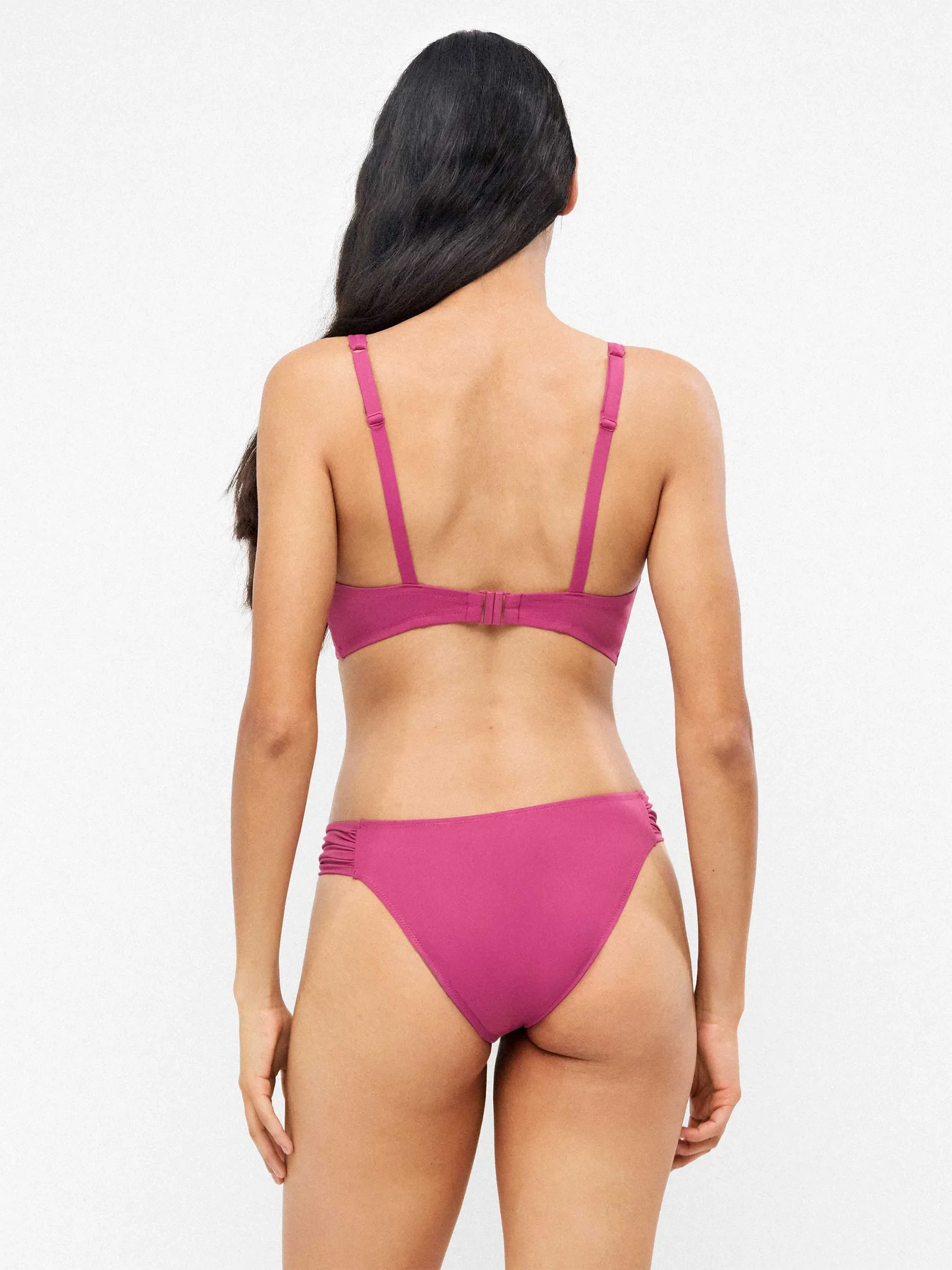 Braga bikini clásica con frunces laterales - Image 2